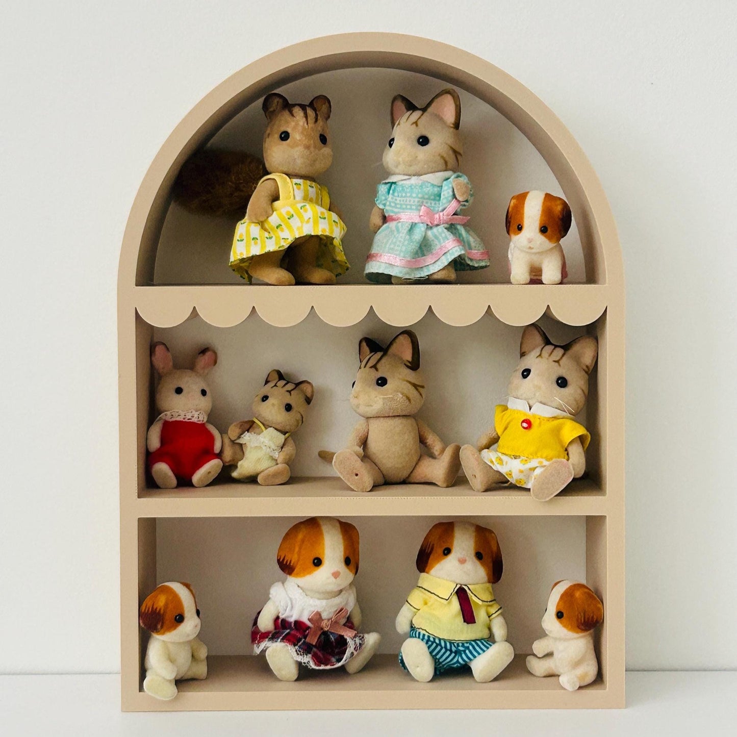 Trinket Minis Scandinavian Scalloped Desk Display Shelf